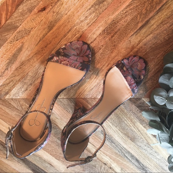 Jessica Simpson floral pattern sandals NWOT - Picture 9 of 9
